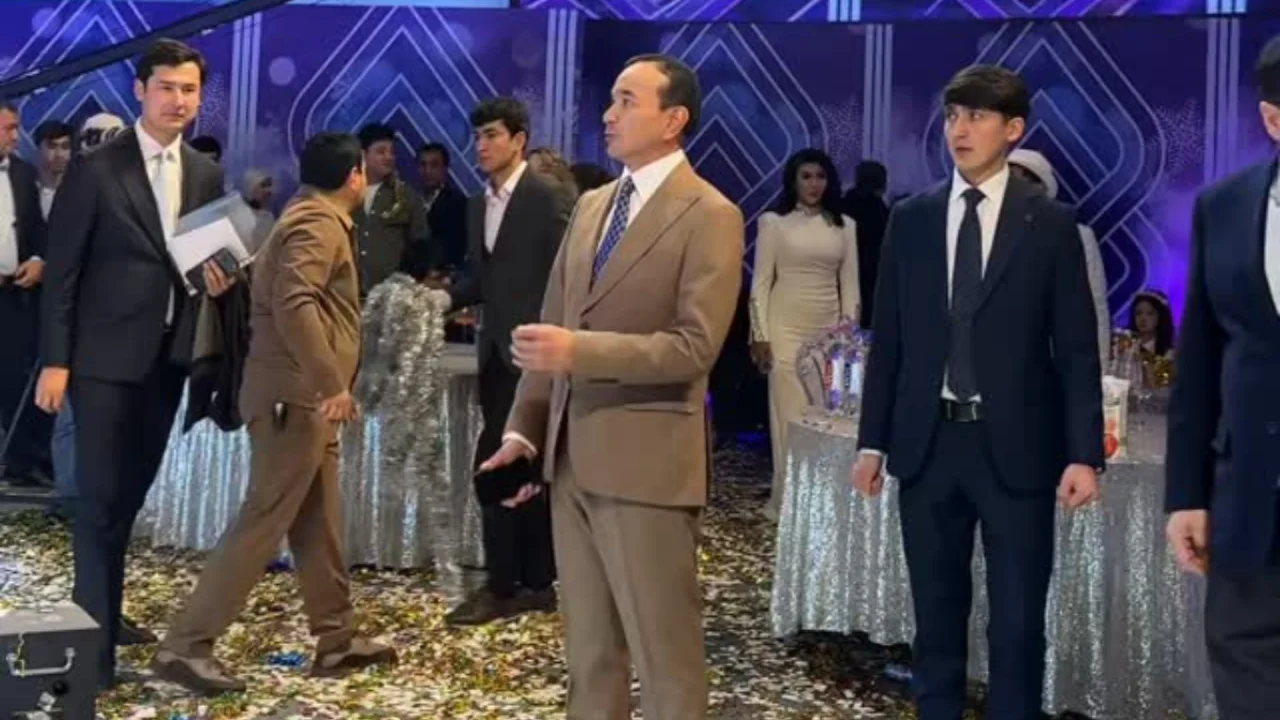 Озодбек Назарбеков своим визитом в Ренессанс еще больше оживил дух Нового года (видео)