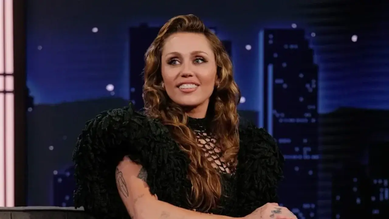 Америкалик актриса Майли Сайрус турмуш қурмоқда