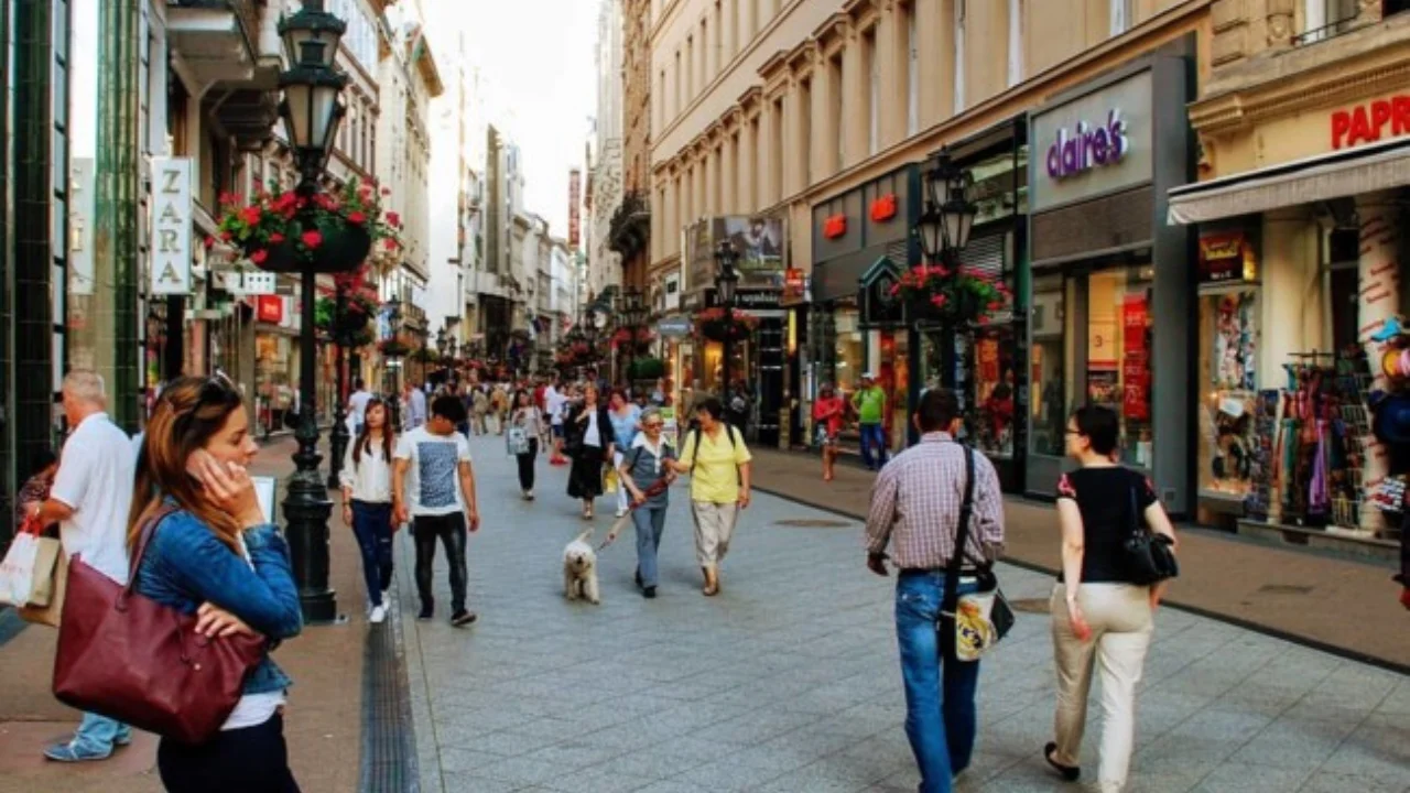 Paris dünyanın en iyi turistik şehri seçildi