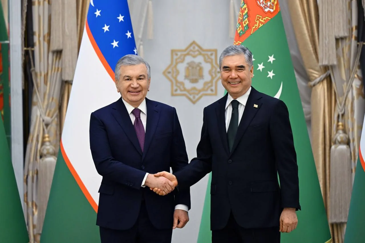 Shavkat Mirziyoyev Ashxobodda Gurbanguli Berdimuhamedov bilan uchrashdi