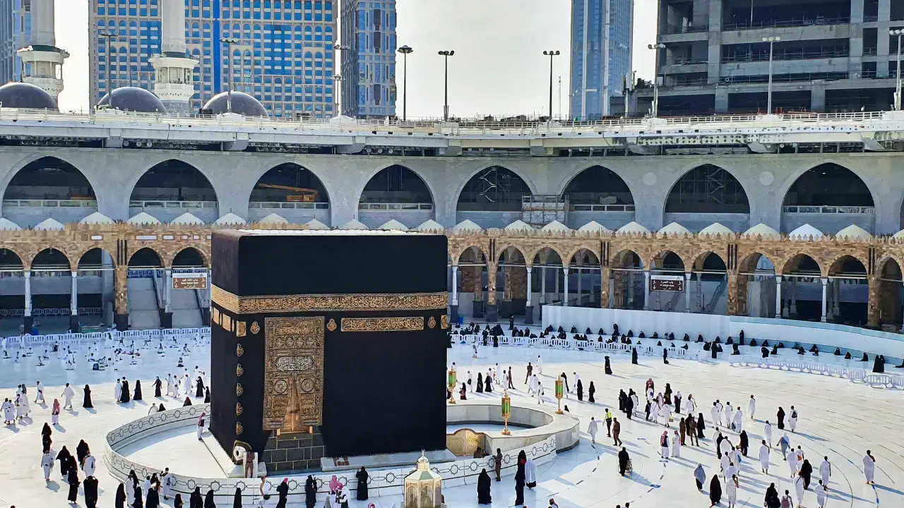 Мужчина в Саудовской Аравии выбросился из Масджид аль-Харам