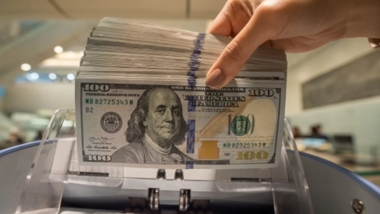 Dollar 12 mingdan oshib, bozorda yangi siljish kuzatildi