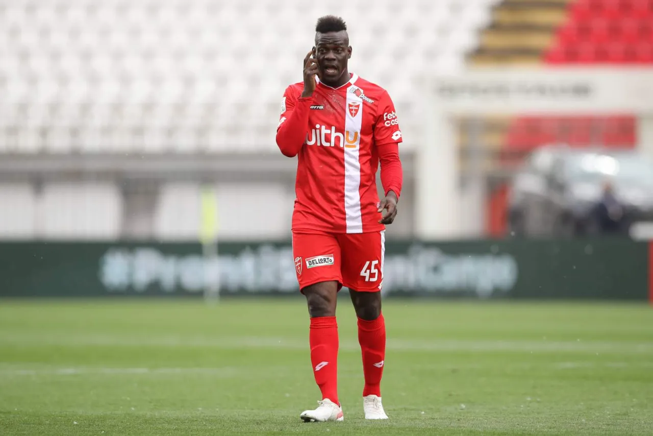 Mario Balotelli awaits offer from Serie A