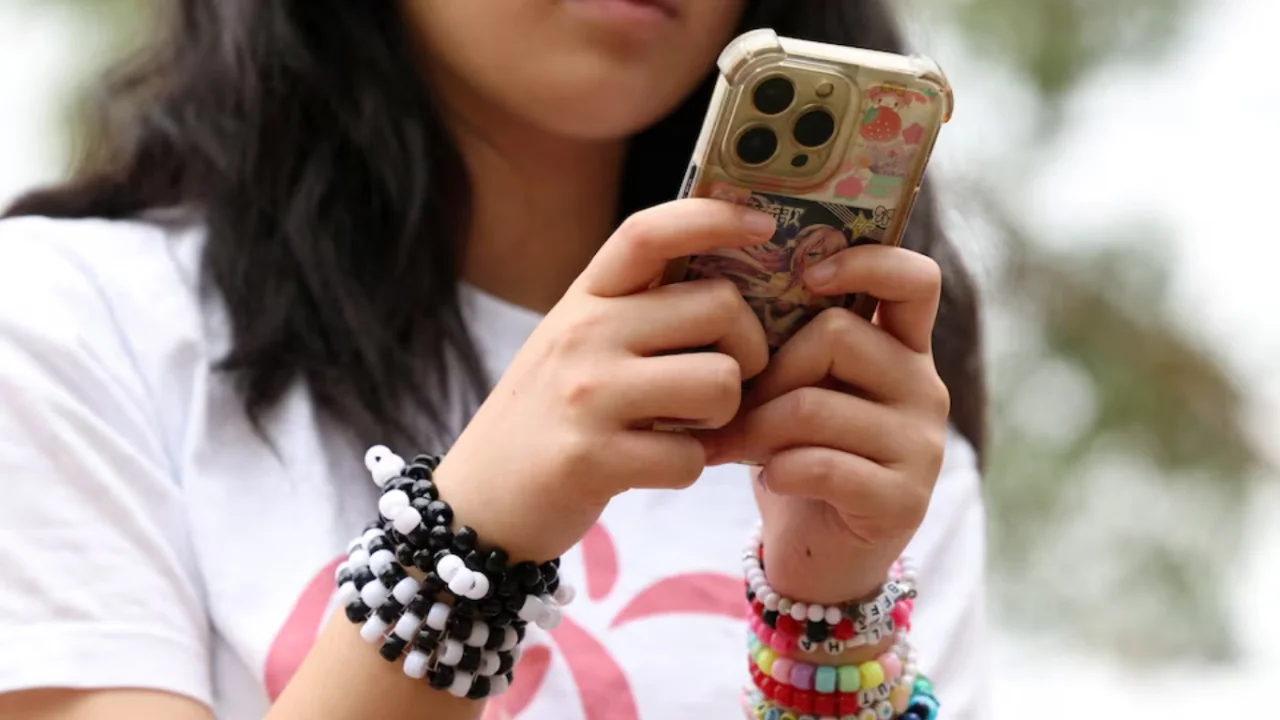 Австралия запретила социальные сети для детей до 16 лет