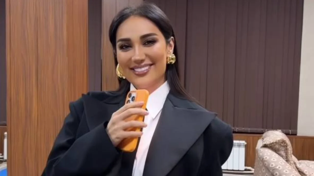 Муниса Ризаева “Сетора” гуруҳи концертида кутилмаган дуэт ижро этди