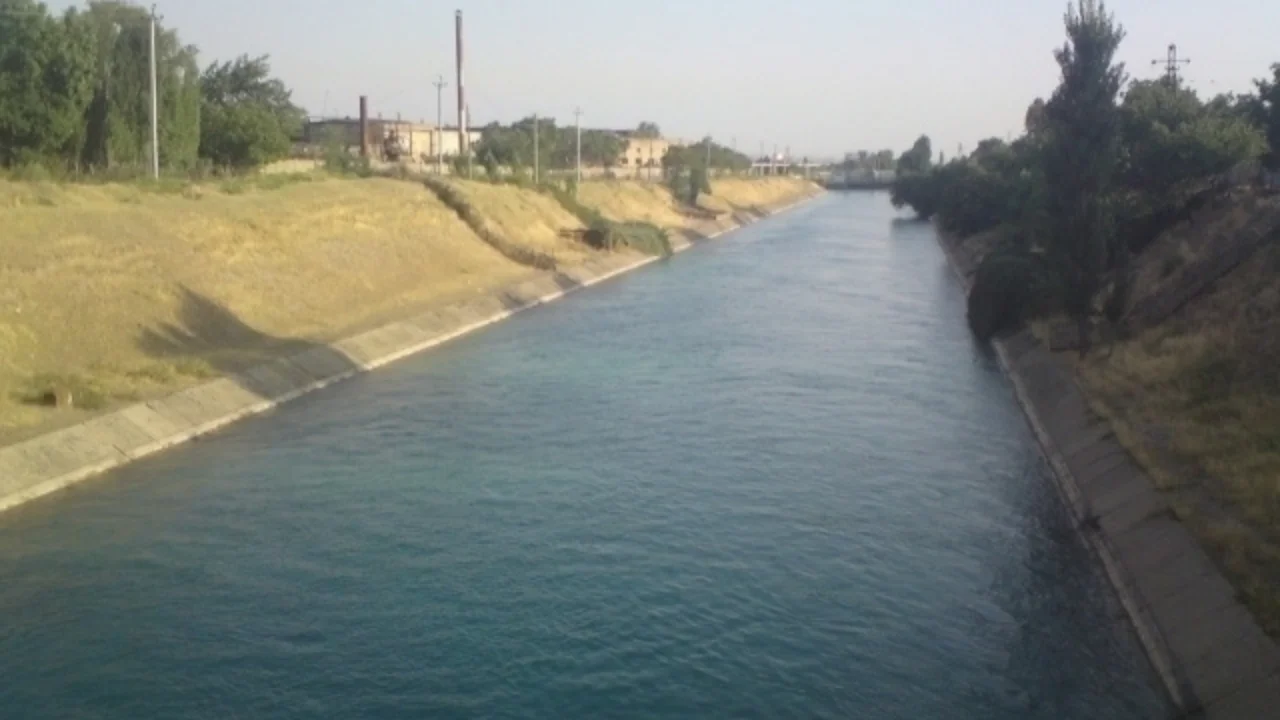 Chirchiqda daryoga koptok olaman deb tushgan 15 yoshli bola halok bo‘ldi