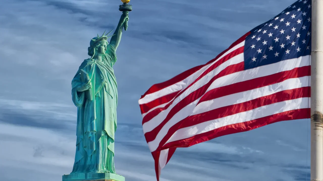 AQShdan o‘z xohishi bilan ketganlarga 3 000 dollar beriladi