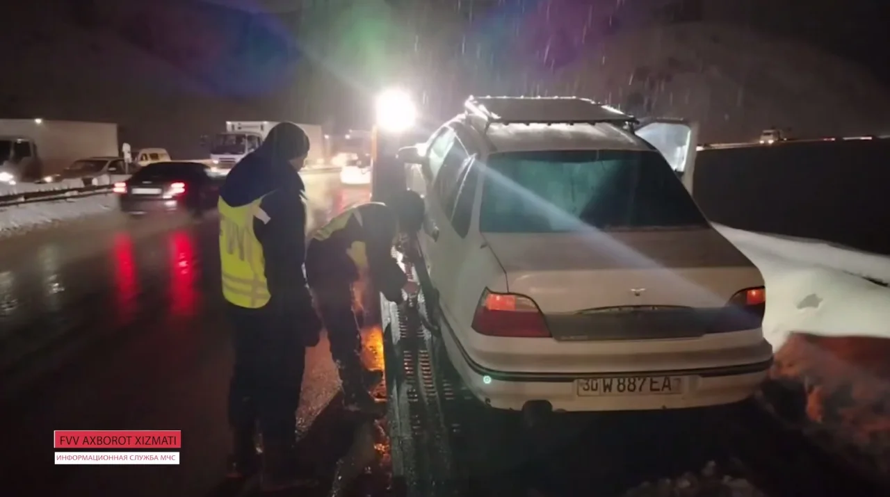 Qamchiq geçidinde şiddetli fırtına trafiği olumsuz etkiledi