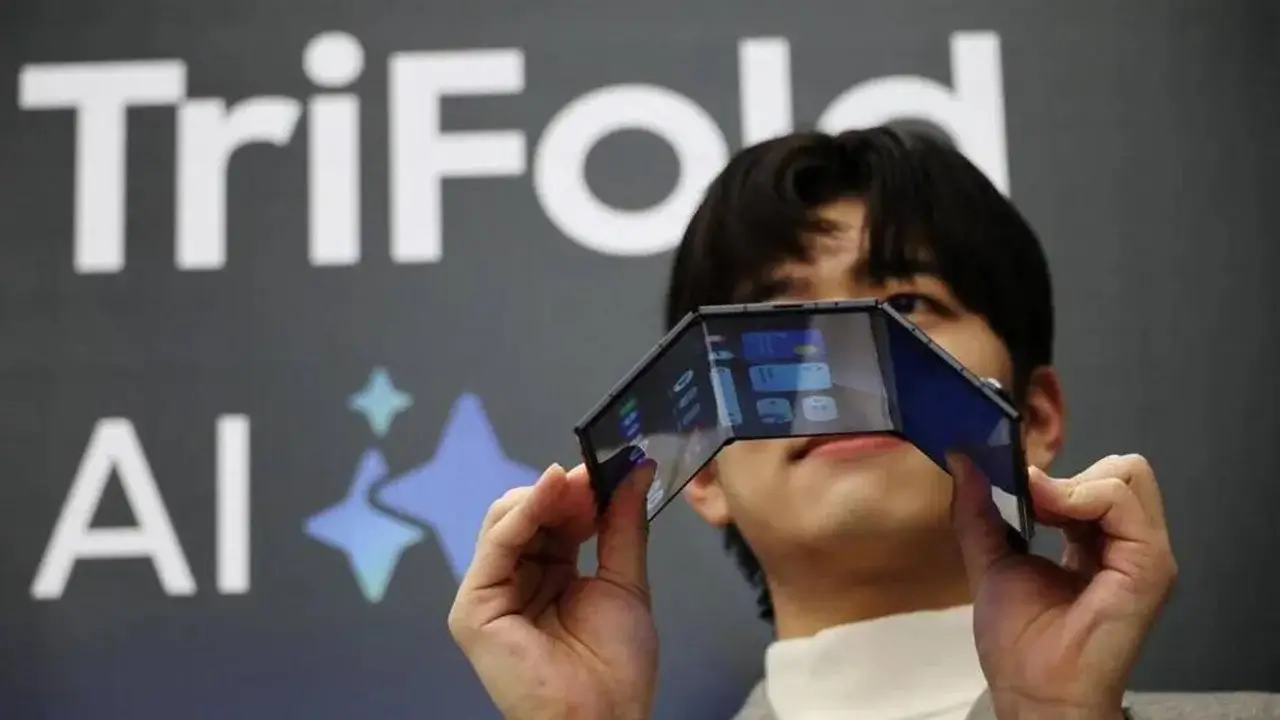 Samsung buklanadigan ilk smartfonini taqdim etdi