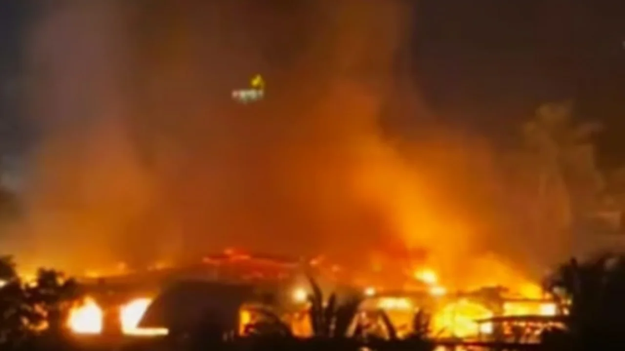 Ҳиндистонда тунги клубда даҳшатли ёнғин: 23 киши ҳалок бўлди