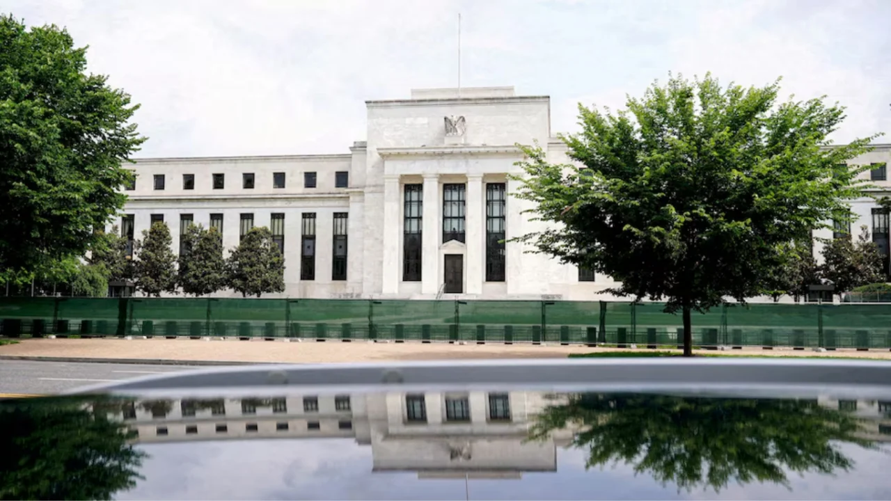 Major central banks cut interest rates to record levels in 2025