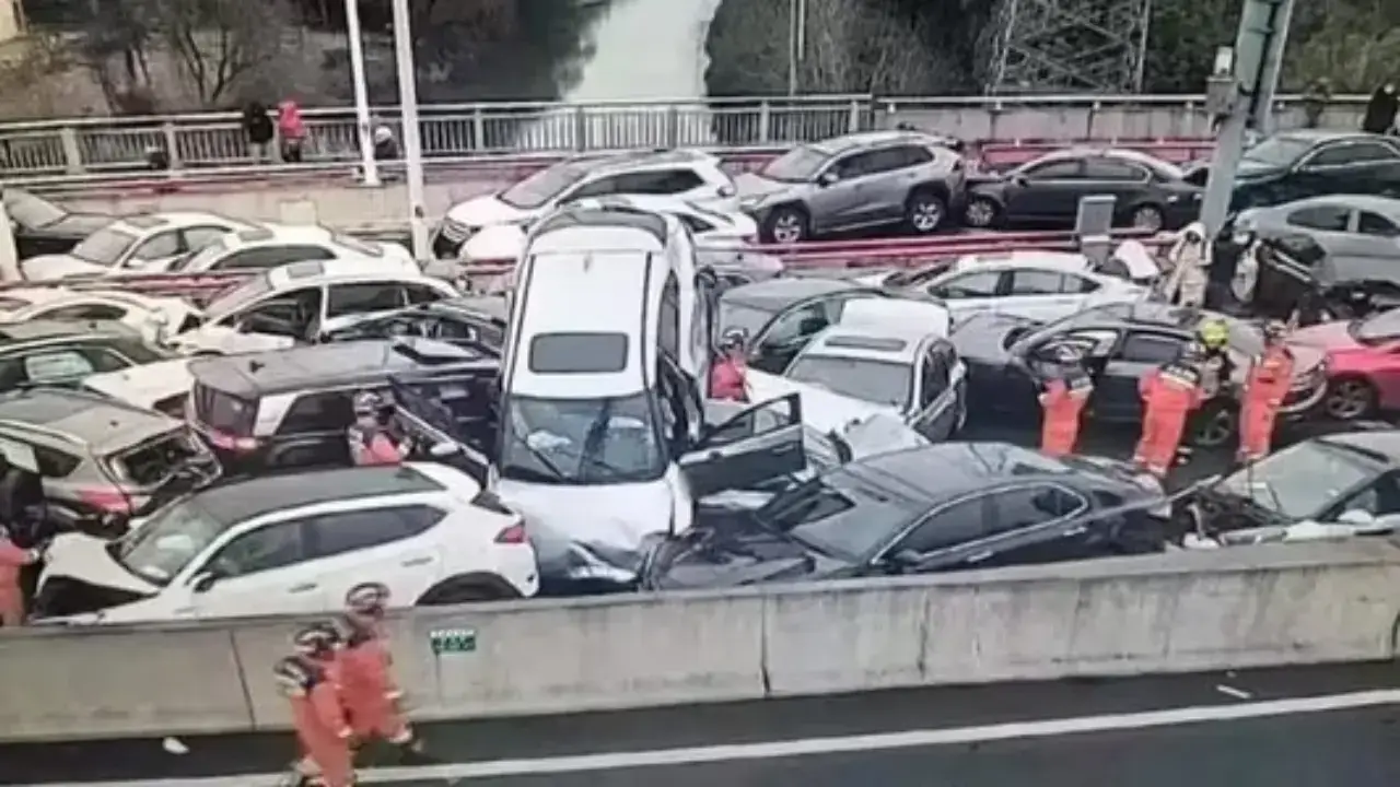 Японияда даҳшатли ЙТҲ: 57 машина занжирли тўқнашувга учради