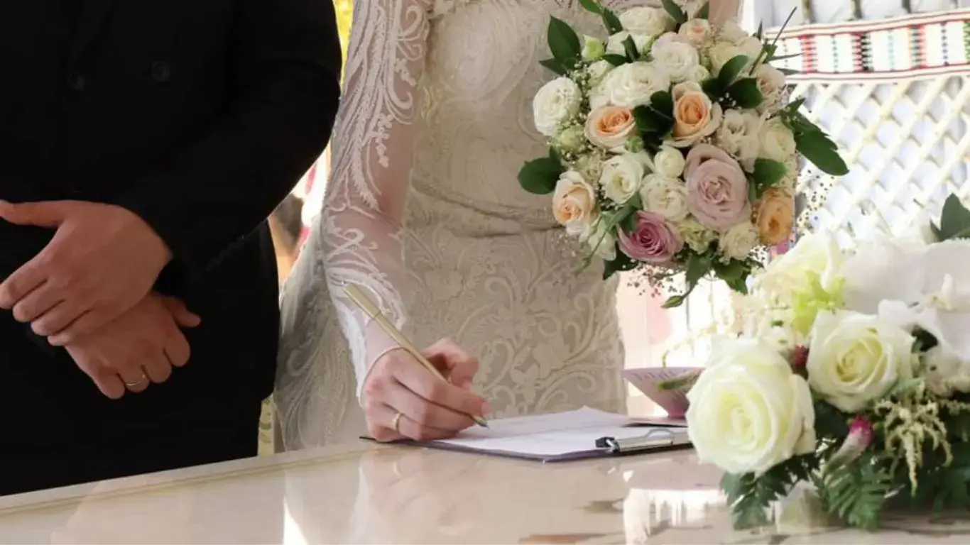 Özbekistan’da reşit olmayanlarla evlilik için cezalar keskin şekilde artırılacak