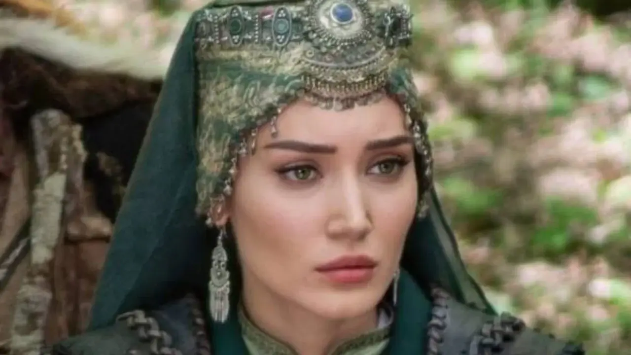 Гўзал актриса Юлдуз Ражабова ўқишни тавсия қилган Топ-3 та китоб