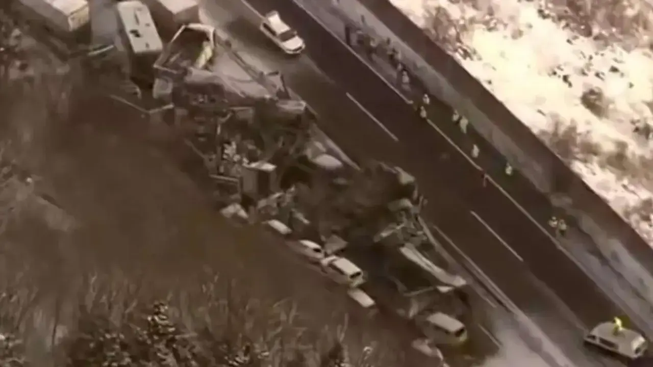 Японияда даҳшатли ЙТҲ: 50 дан ортиқ машина тўқнашди