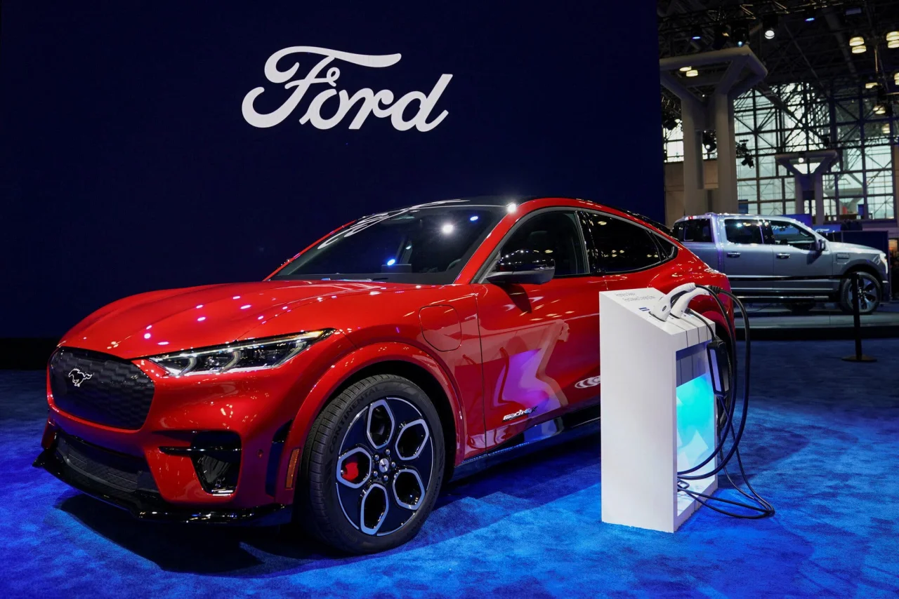 Ford changes strategy: electric vehicle projects reduced