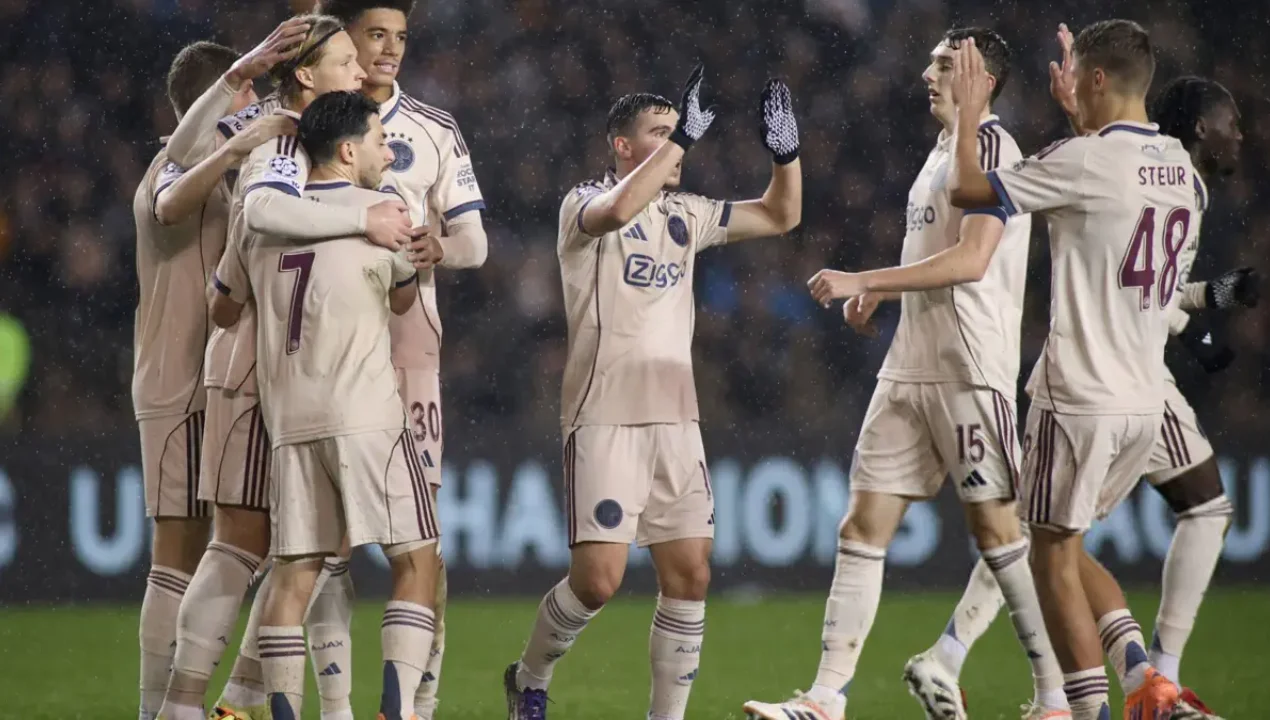«Аякс» в драматичном матче обыграл «Карабах»