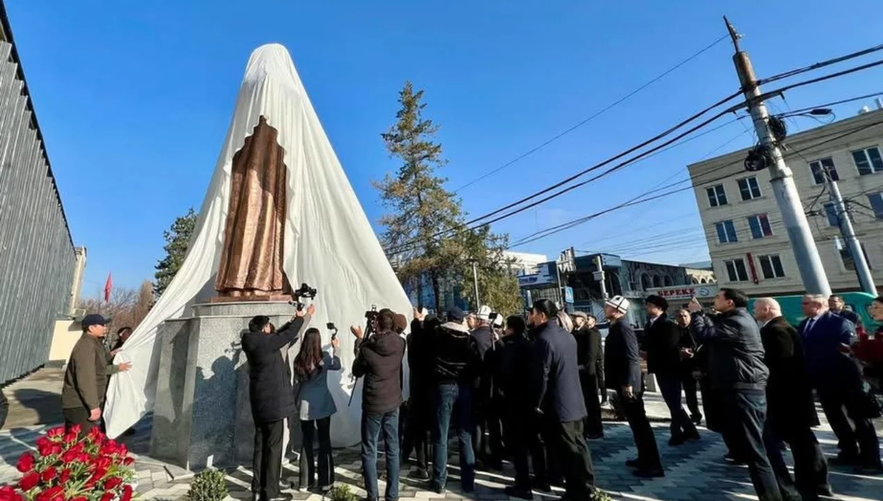 O‘sh shahrida Alisher Navoiy haykali do‘stlik ramziga aylandi