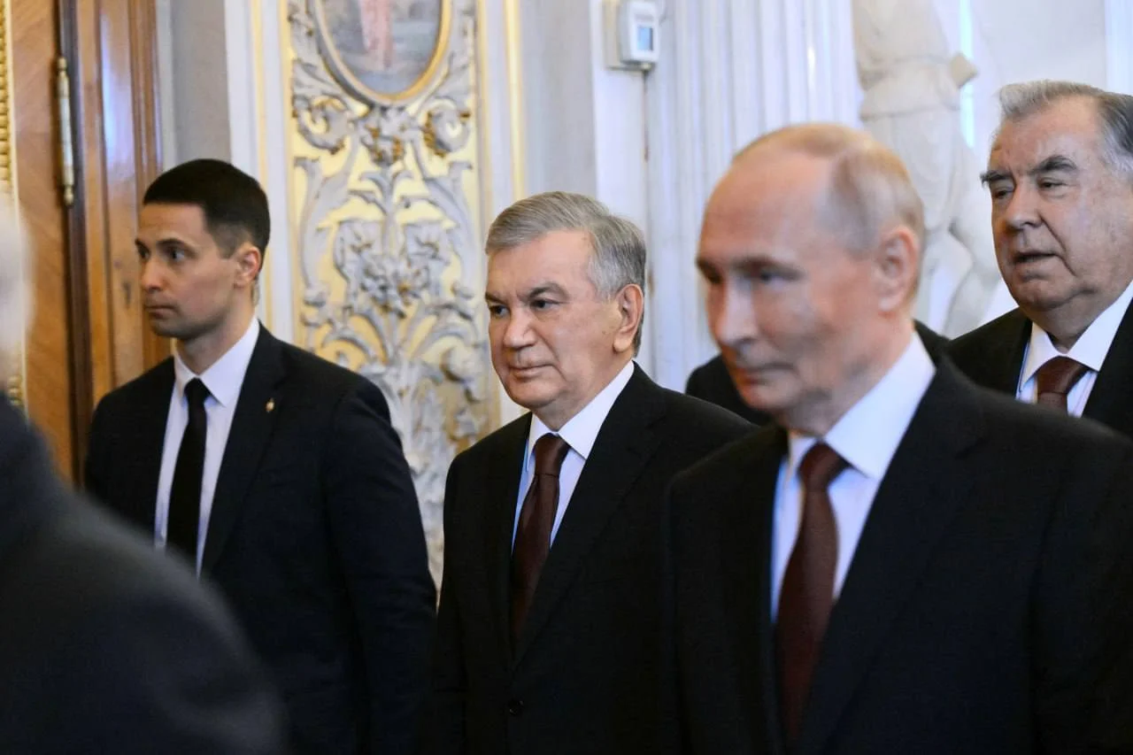 Шавкат Мирзиёев Санкт-Петербургда «Эрмитаж» музейига ташриф буюрди