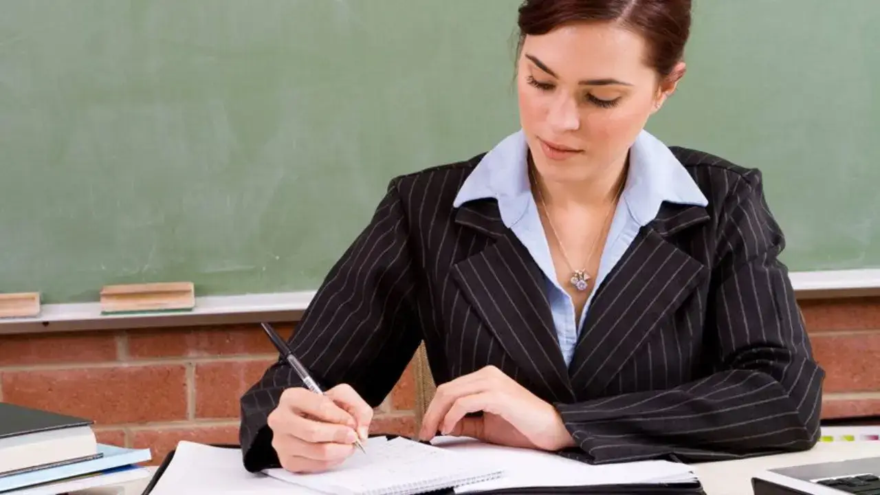 С апреля заработная плата учителей и врачей будет увеличена вдвое. В Кыргызстане!