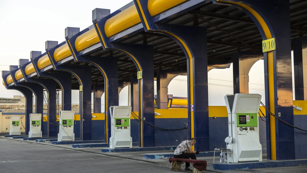 78 заправочных станций в Ташкенте изменили время работы