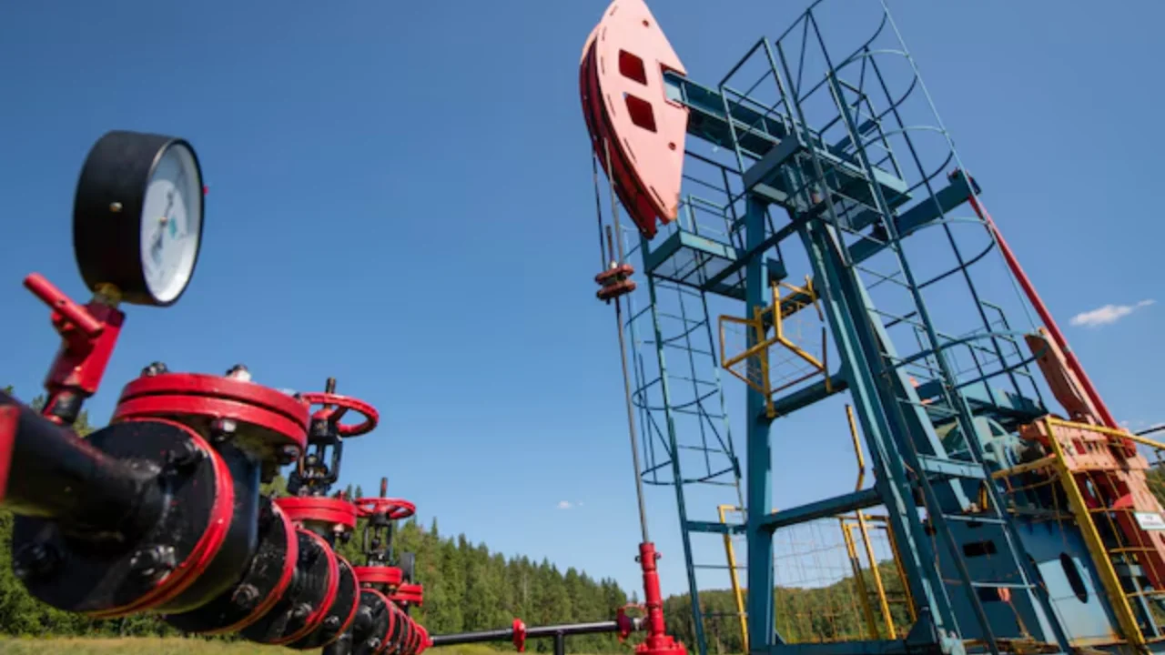 US stops tanker near Venezuela: Oil prices rise