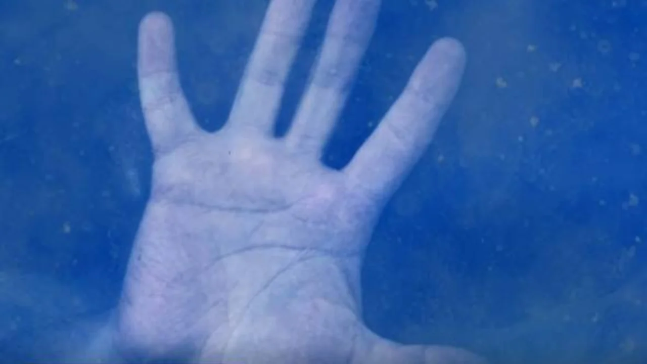 Покистонда 28 йил муз ичида қолган эркак топилди