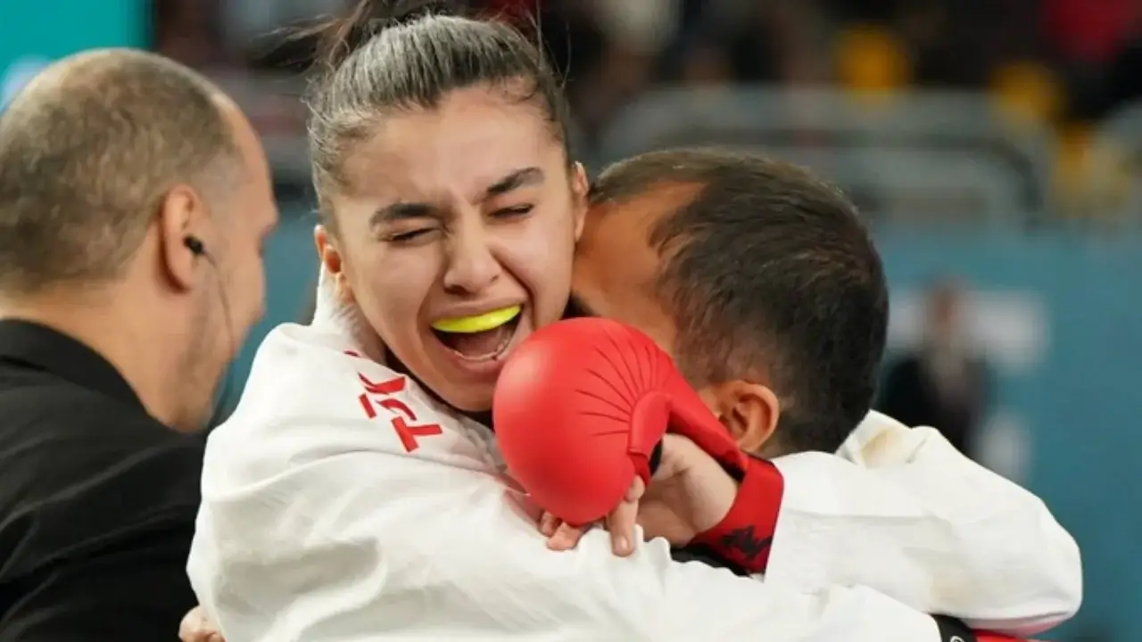 Президент жаҳон чемпиони Гулшан Алимардоновага автомобил совға қилди