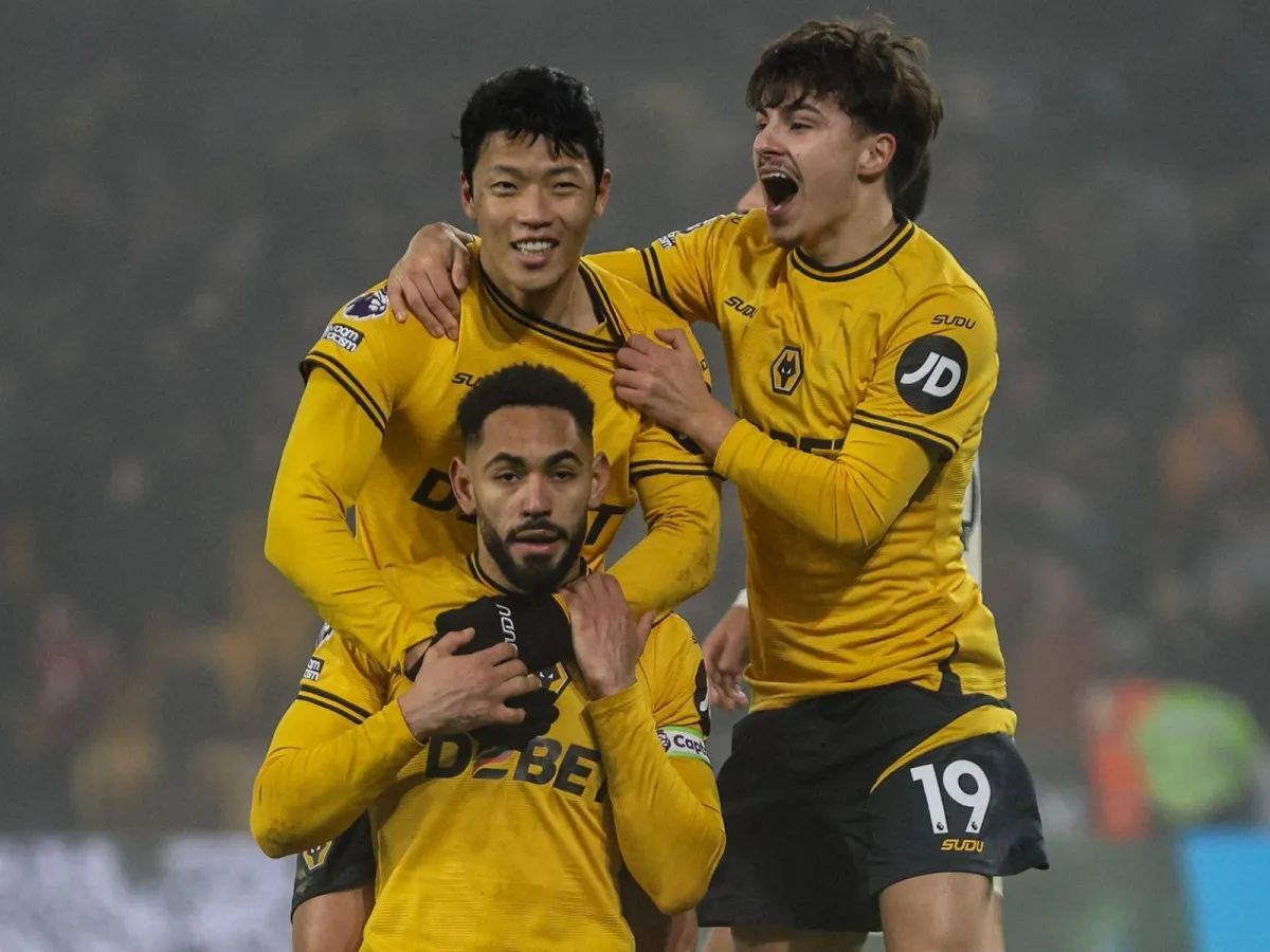 Вулверхэмптон мураббийи: Учта голни ҳадя қилдик