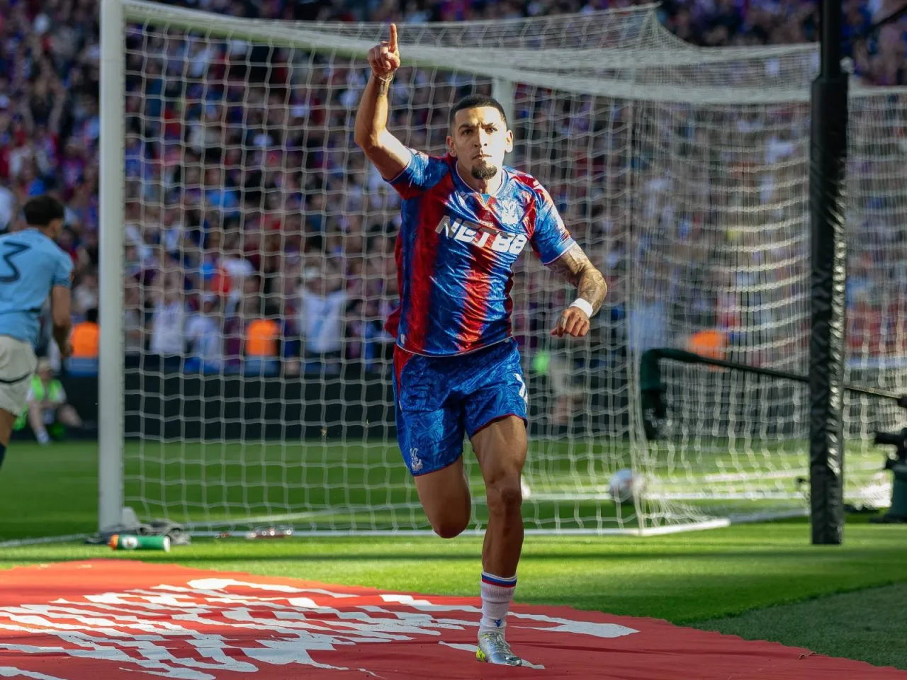 Кристал Пэлас ҳимоячиси Даниэл Мунос жароҳат олди