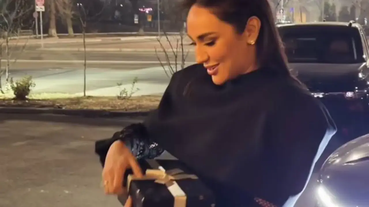 Муниса Ризаевани кулдирган совға қутиси ичида нима бор эди?