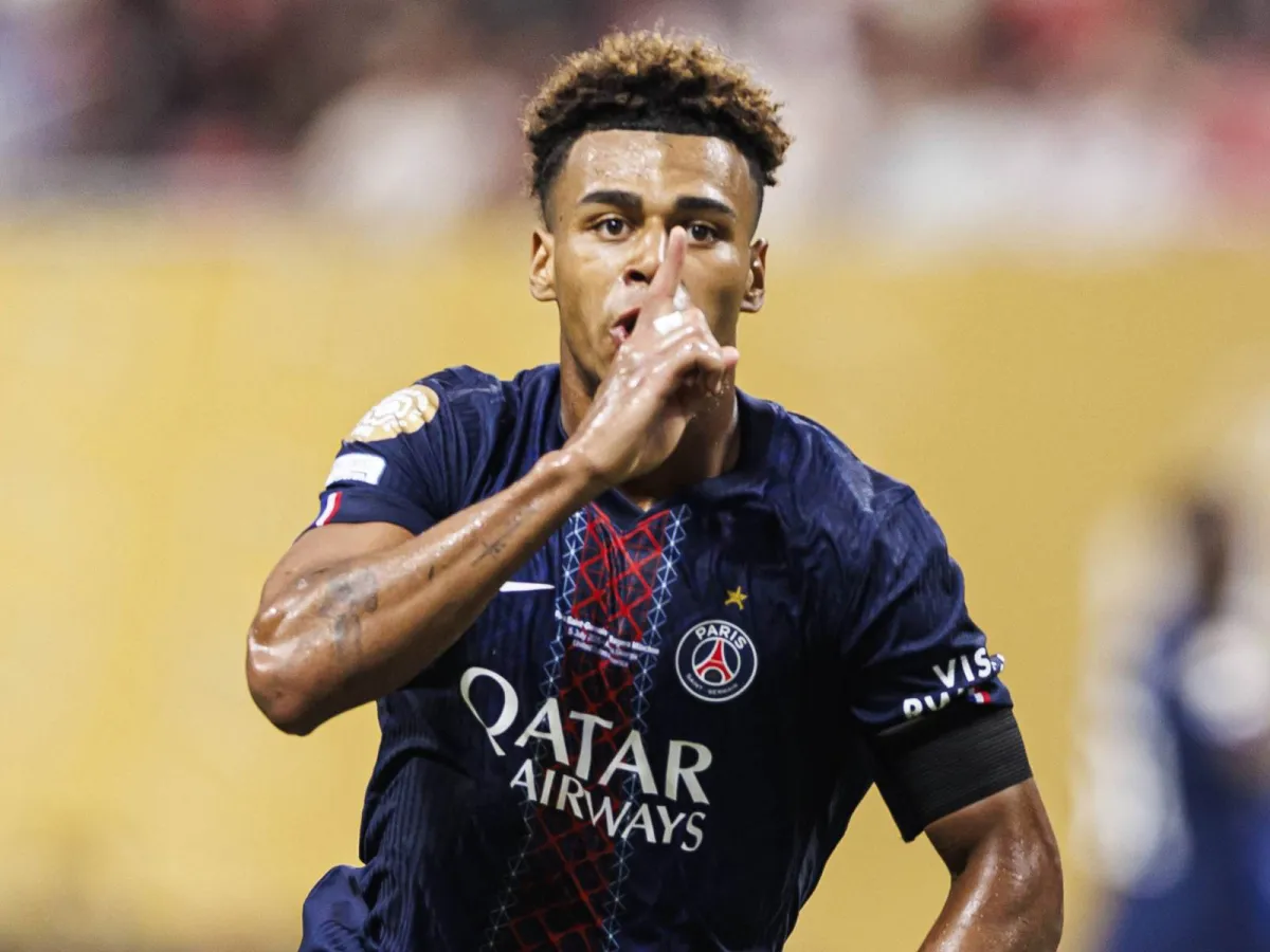 Manchester Siti PSJ futbolchisini nishonga oldi