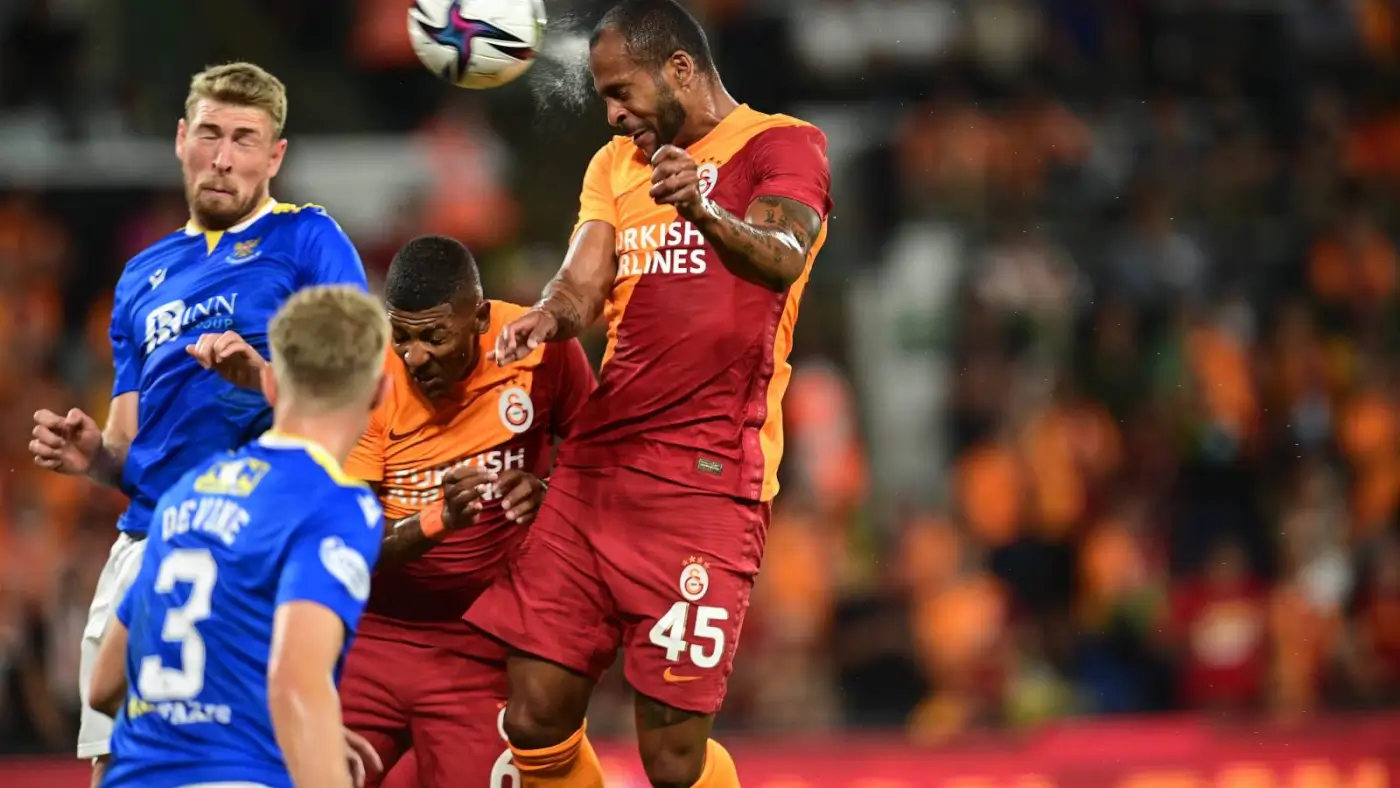 Севилья футболчиси Маркао олти ўйинга четлатилди