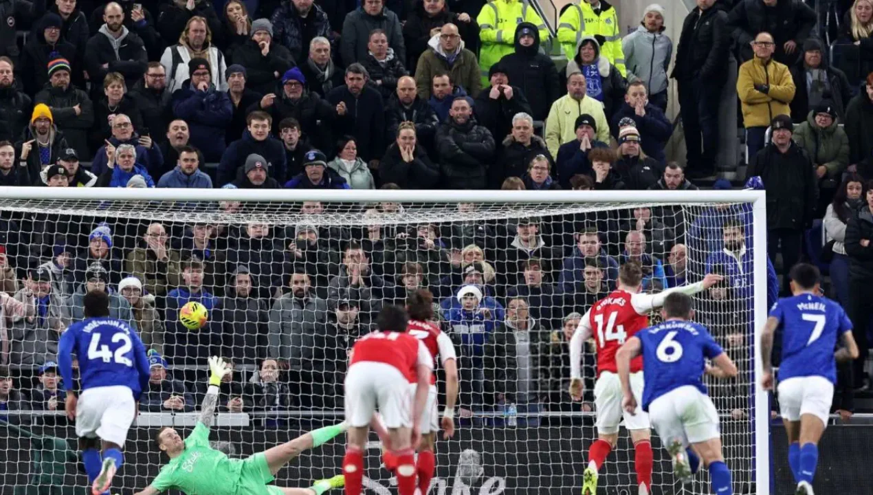 Gyokeres' penalty returns Arsenal to the top, intrigue intensifies (video)