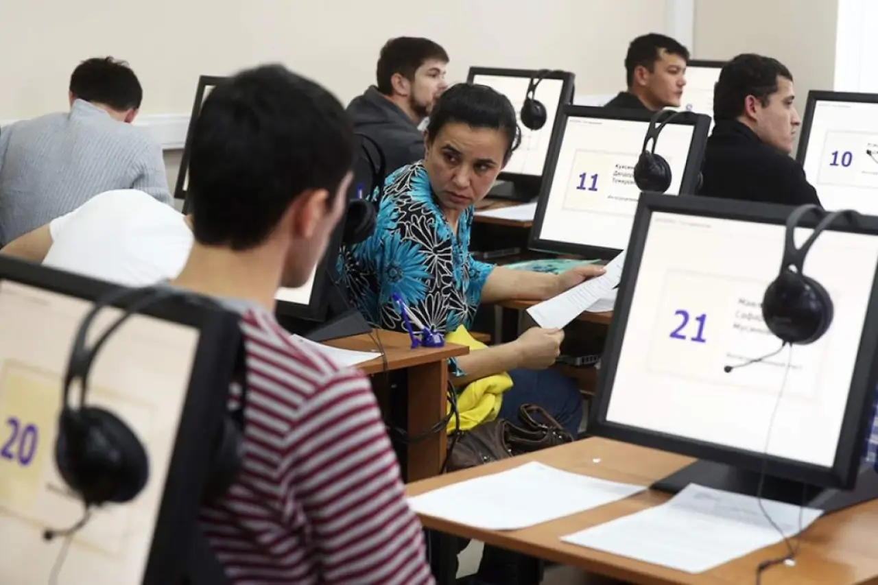 Россияда мигрантлар имтиҳонлари ягона рақамли форматга ўтказилади