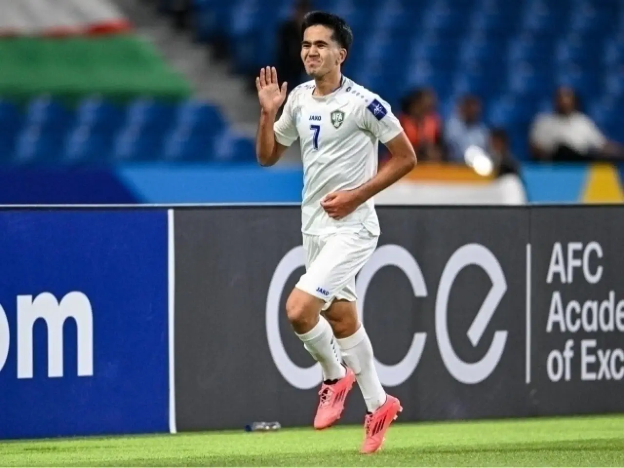 Bir başka Özbek'zbek yosh iqtidor Yevropaga yo'l oldi