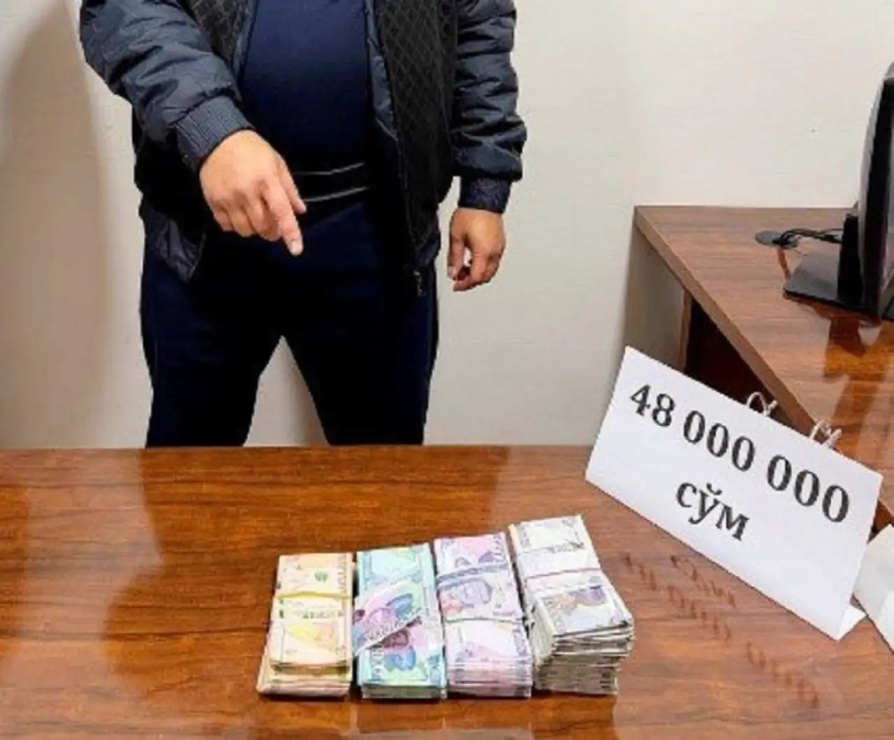 Фарғонада суд бошқарувчиси ёрдамчиси пора олаётганда ушланди