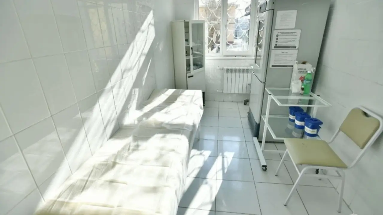 Соғлиқни сақлаш вазирлиги DMED рўйхатидан ўтмаганлар учун поликлиникалар пуллик бўлиши ҳақидаги гапларни рад этди