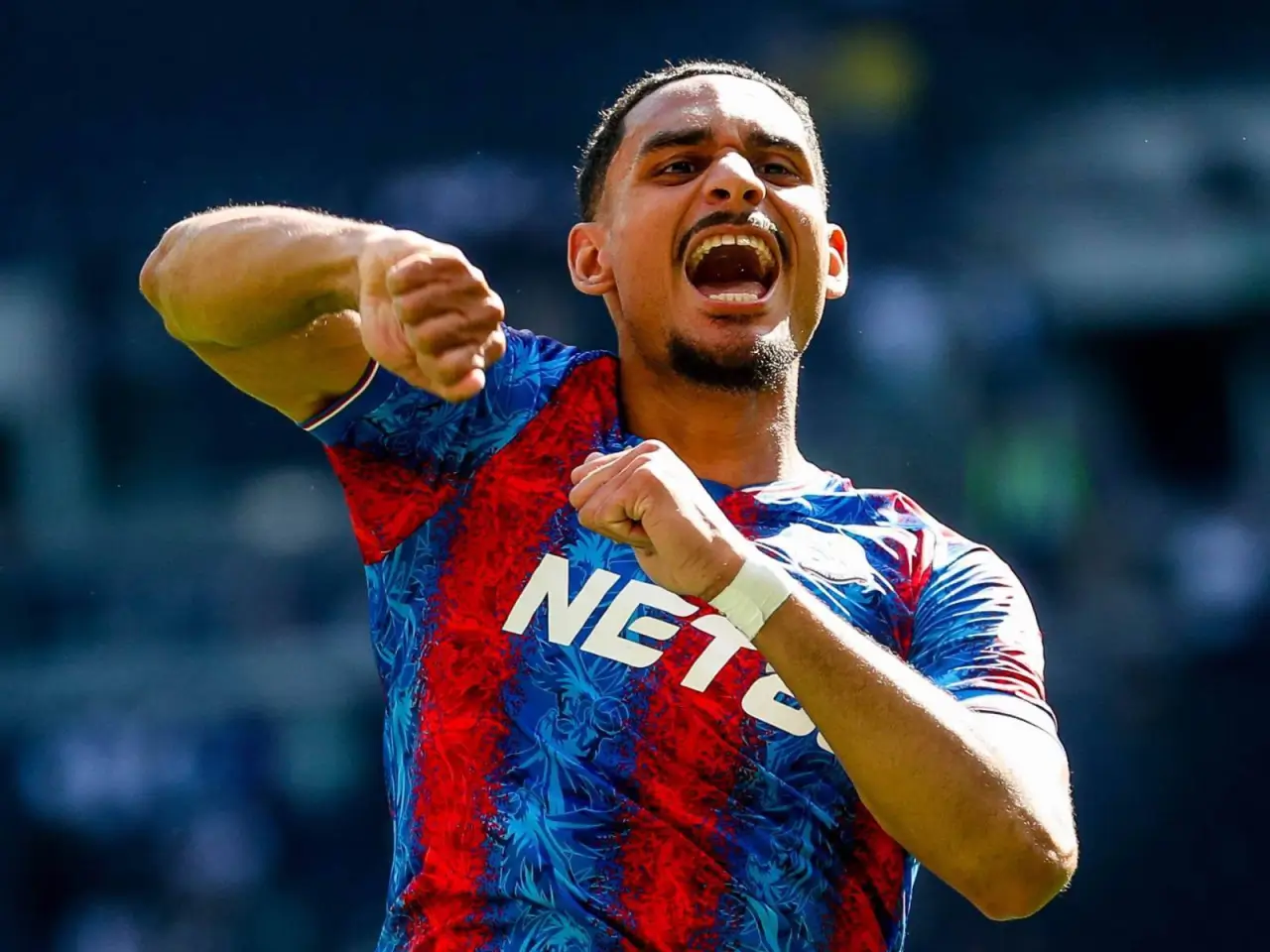 Ливерпул Кристал Пэлас ҳимоячиси Лакруани нишонга олди