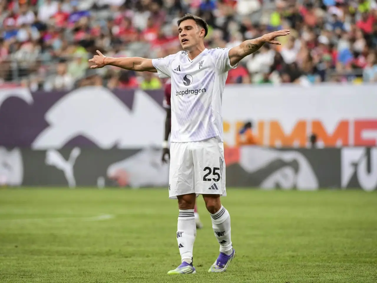 «Манчестер Юнайтед» Угарте савдосидан 25 млн евро олиши мумкин