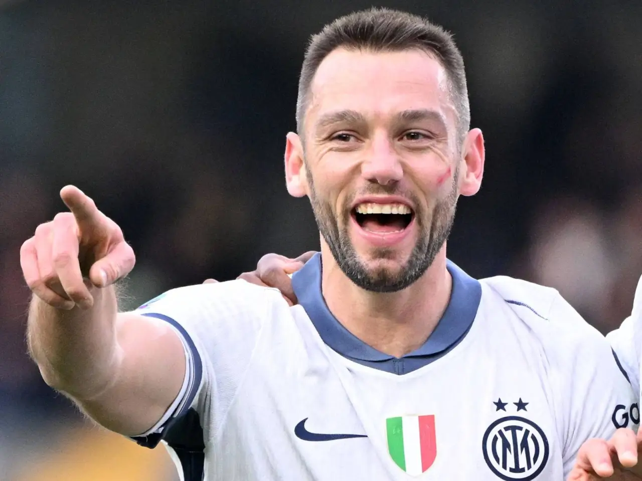 Inter, De Vrij kararını transfer şartlarına bağlıyor