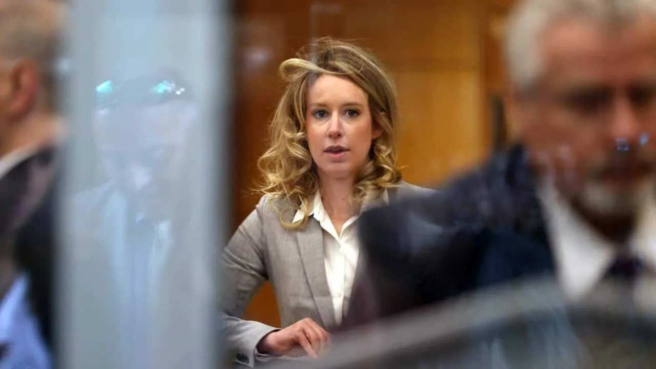 Theranos асосчисининг қамоқ муддати қисқарди