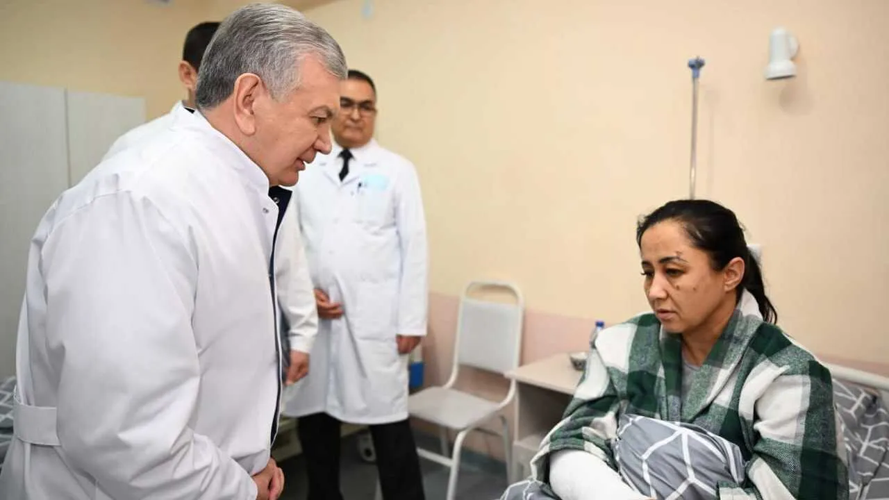 Шавкат Мирзиёев Гулистондаги портлаш қурбонларини зиёрат қилди