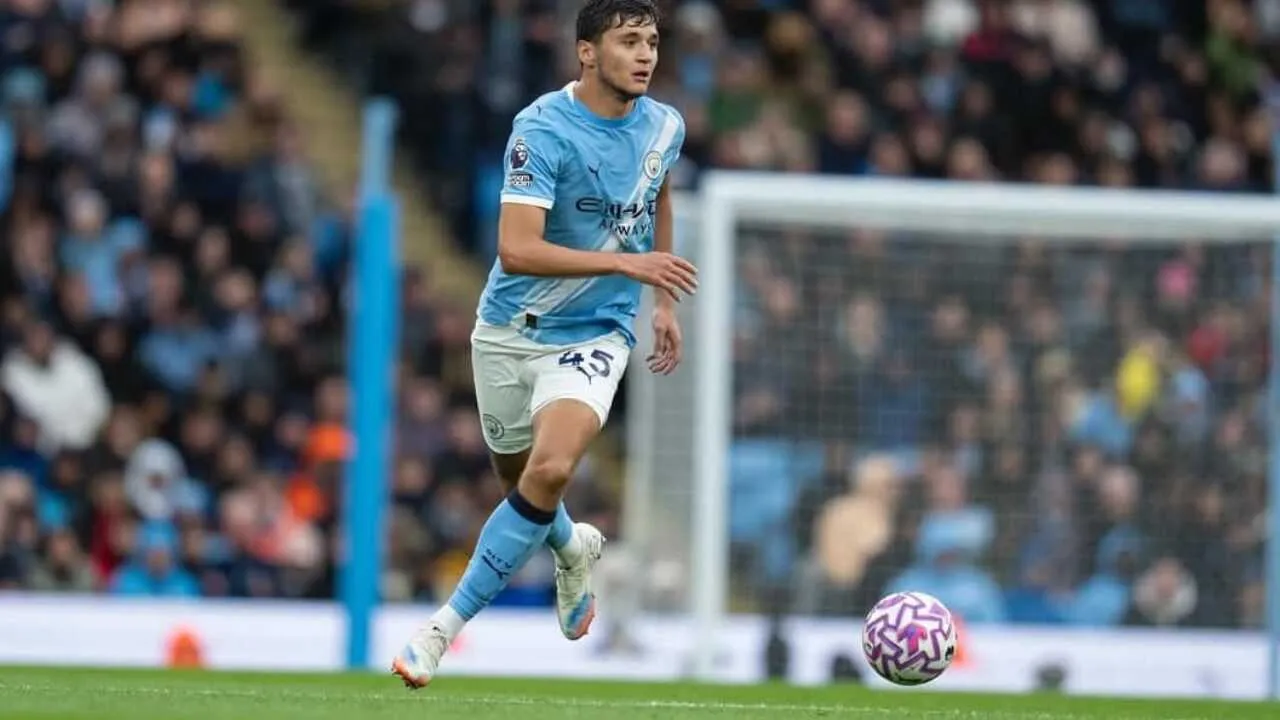 Абдукодир Хусанов в составе "Манчестер Сити"