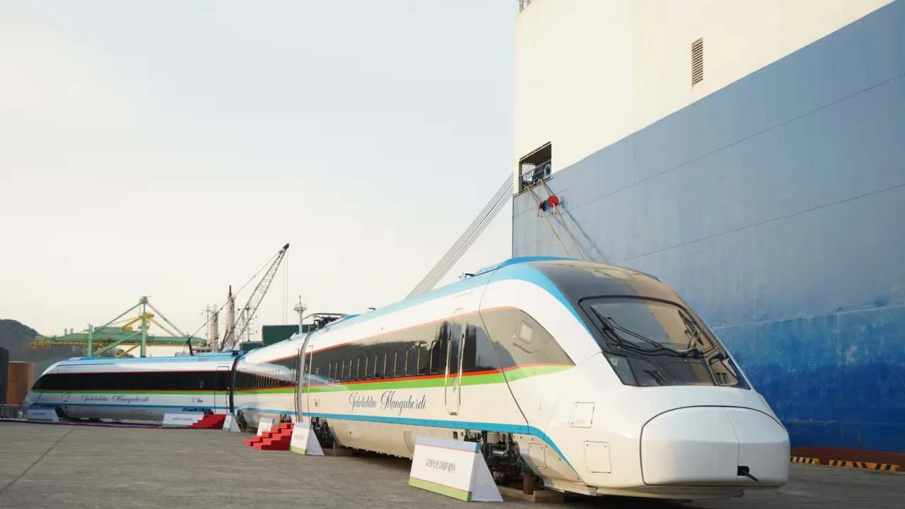 Hyundai Rotem отправила в Узбекистан первый скоростной поезд