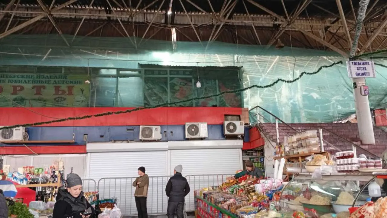 После пожара на ташкентском рынке «Авиасозлар» торговля продолжается