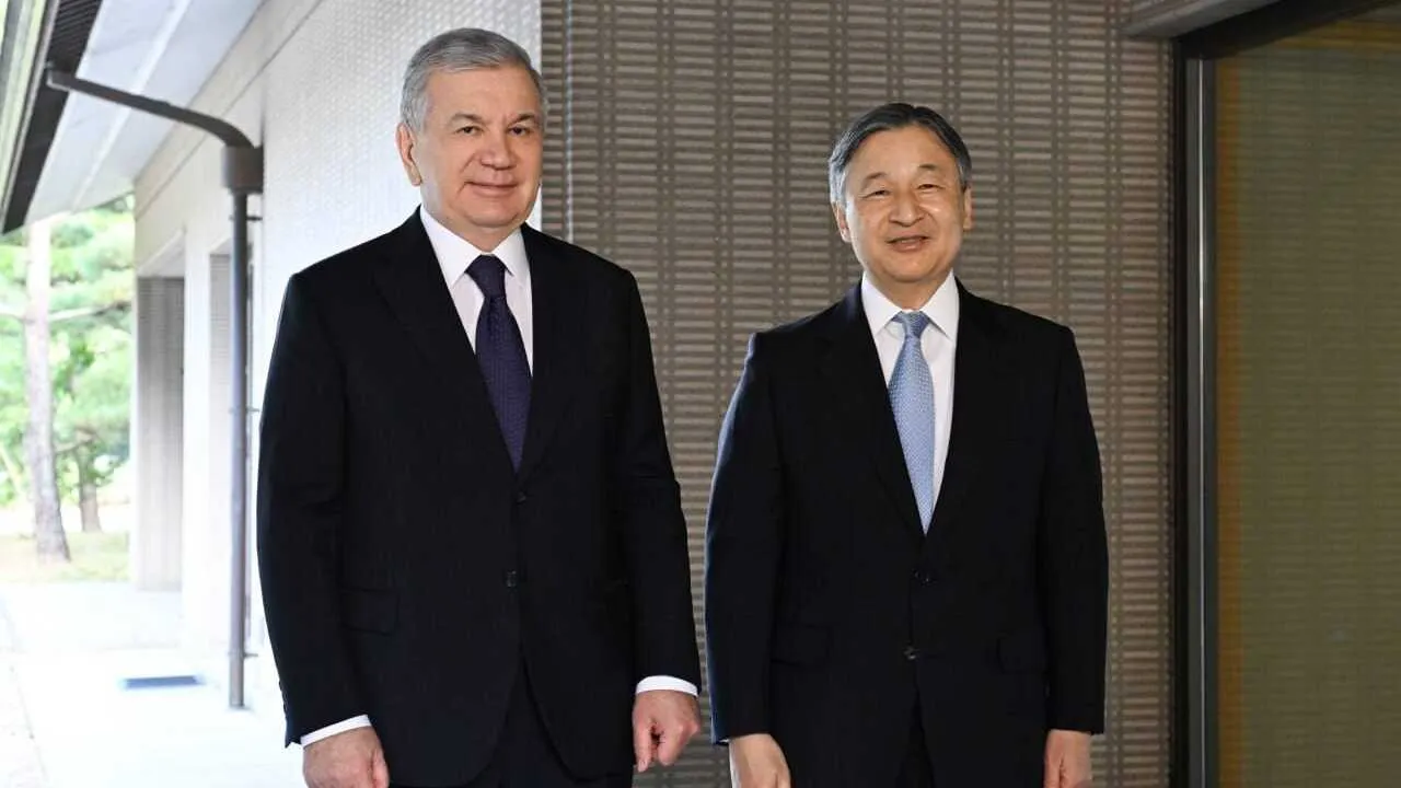 Shavkat Mirziyoyev Yaponiya imperatorini O‘zbekistonga taklif qildi
