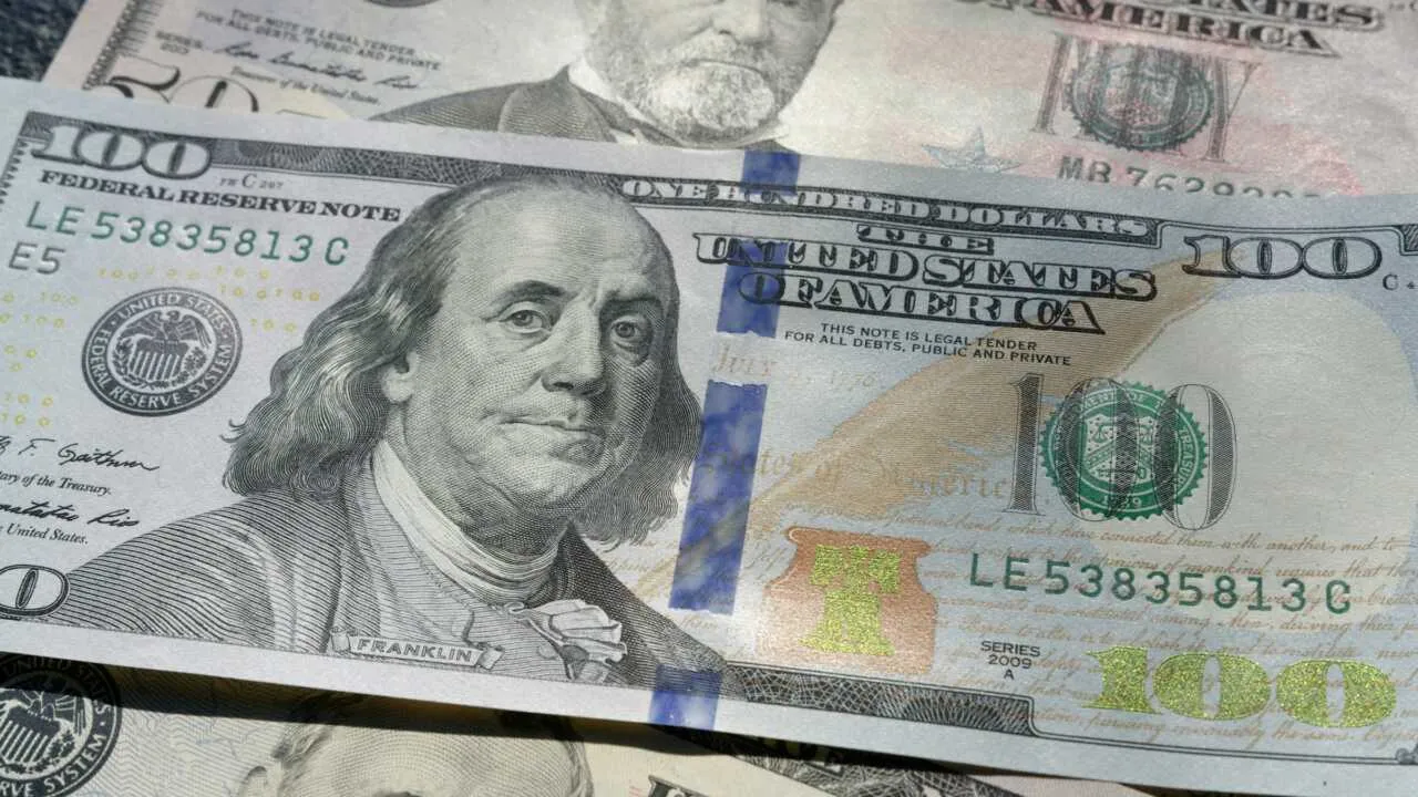 The Central Bank sets the new exchange rate for the US dollar
