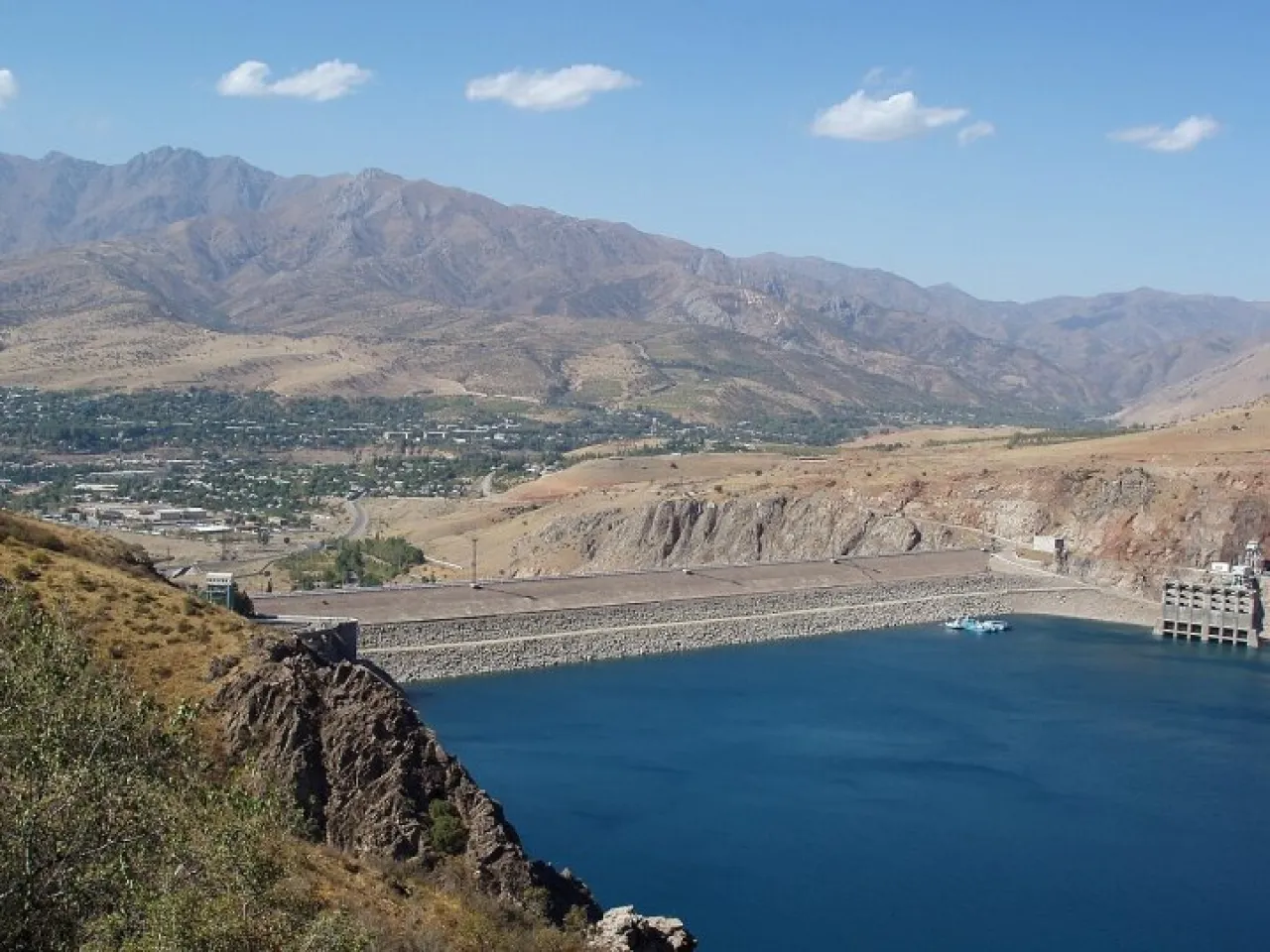 Узбекистан меняет электричество на воду