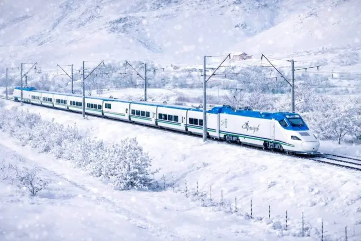 Qoʻshimcha Afrosiyob poyezdlari yoʻlga qoʻyildi